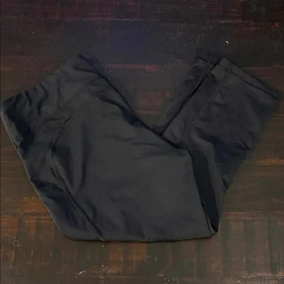 Lucy Black Leggings for Everyday Comfort - Picture 3 of 3